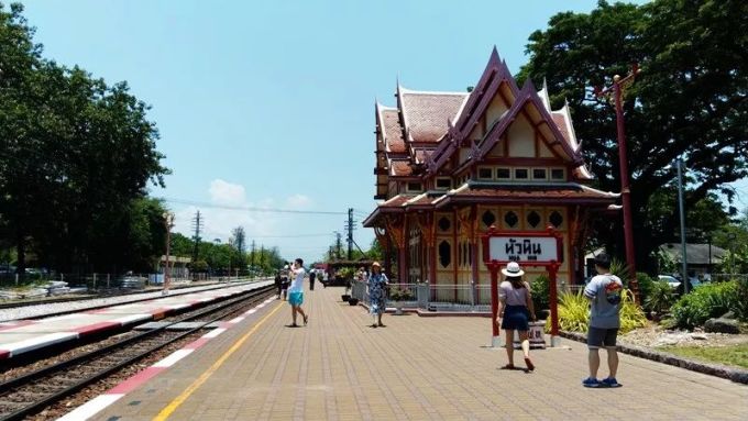 旅游旺季,避峰出游,来泰国这些地方就对了! 华欣火车站.jpg