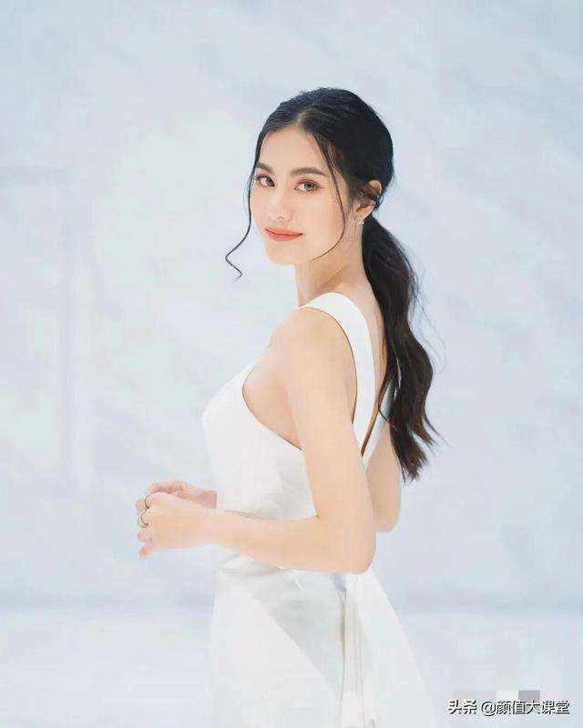 泰剧《娘娘腔日记》中的主角Golf再然后出演了由这部剧改编的同名电影