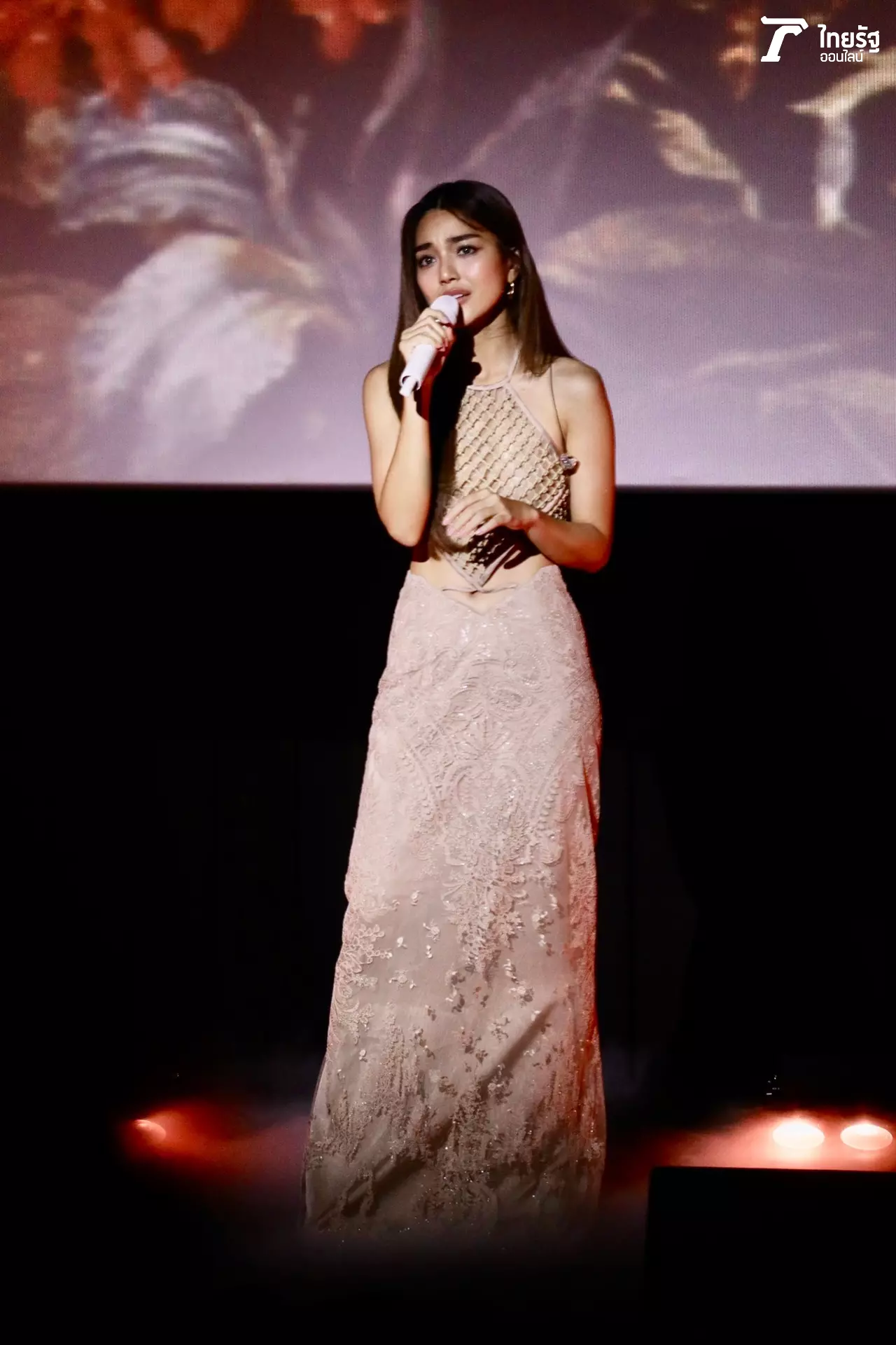泰国女星Prang发布首张亲自作词单曲发布会当天泪洒现场