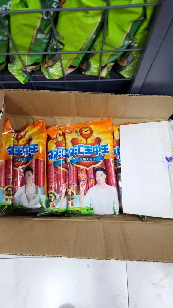 泰国警方在曼谷某地查获近1500根中国双汇火腿肠!