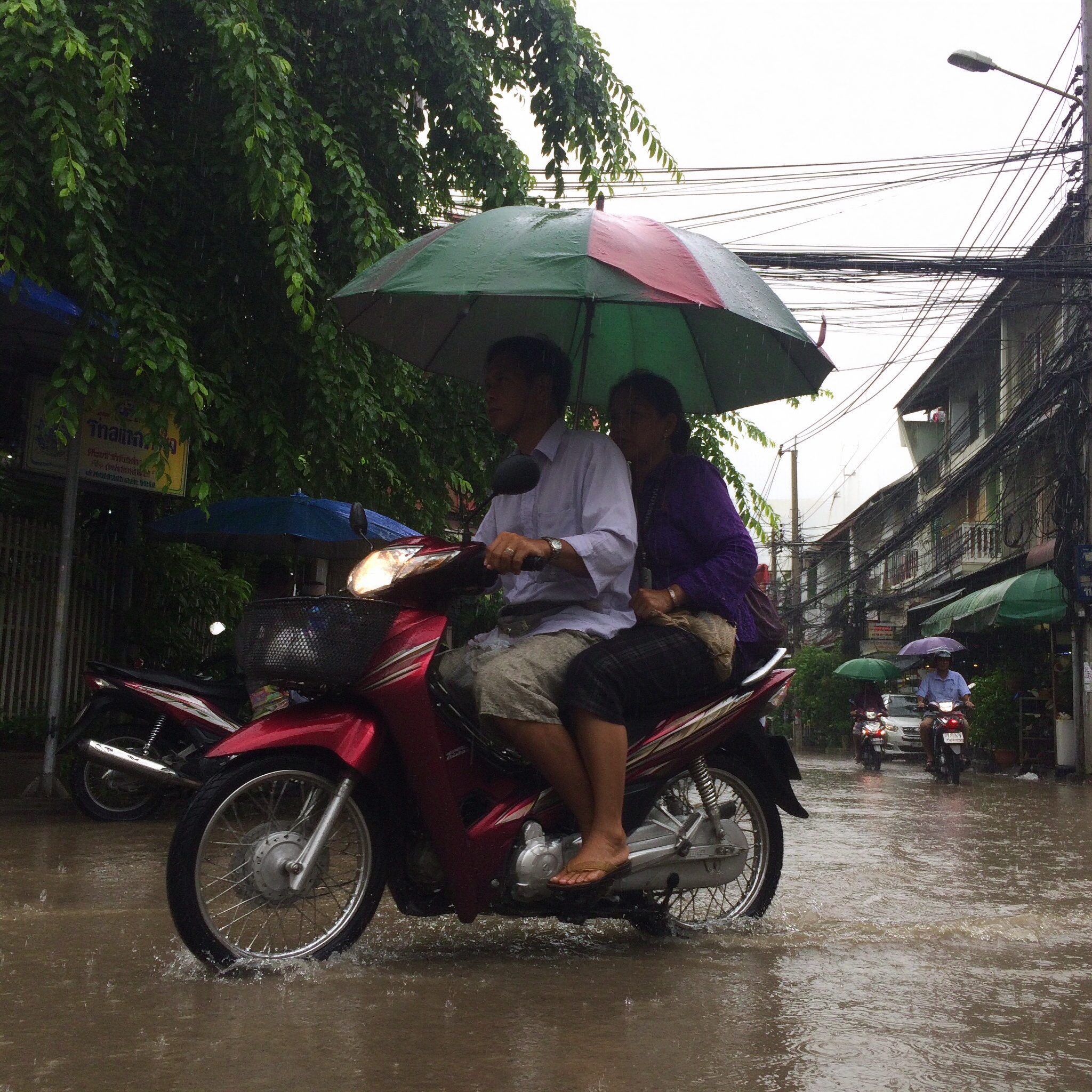 泰国气象局发布35府暴雨预警注意防洪