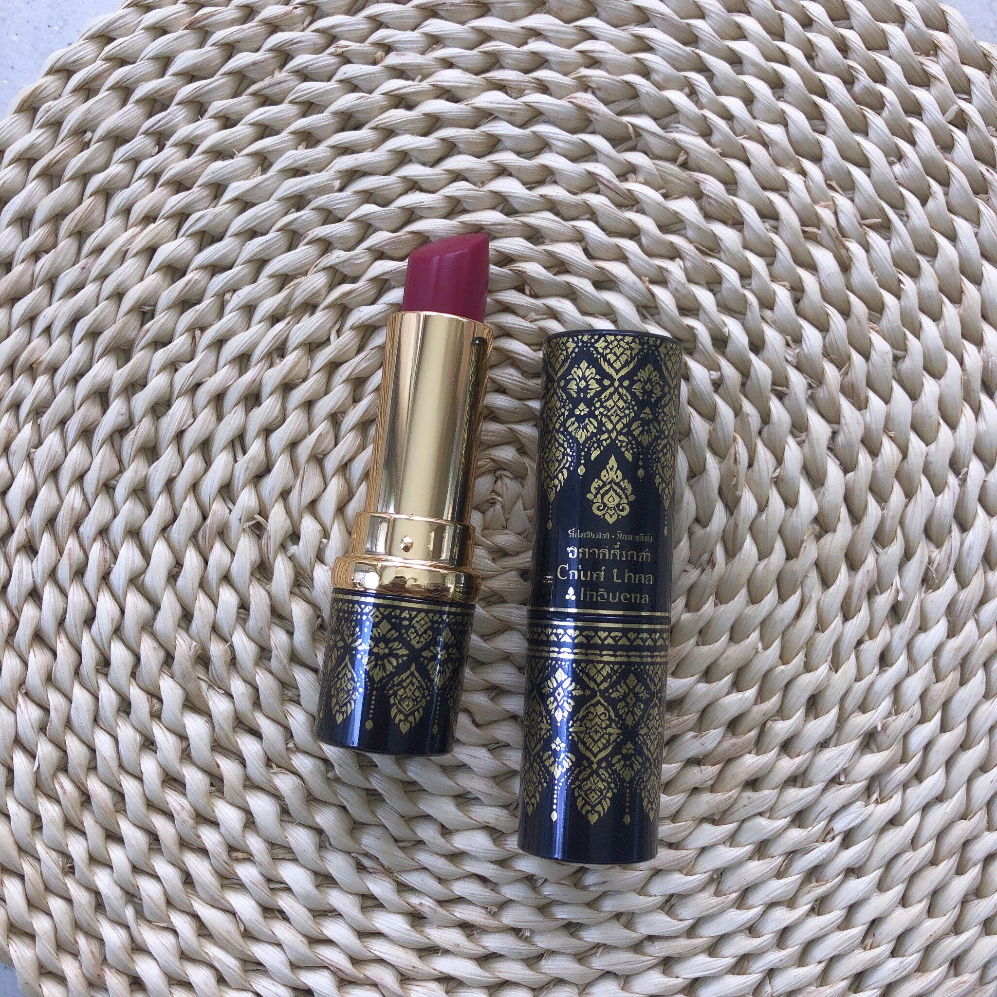 Oriental Princess口红：泰式花纹 滋润质感