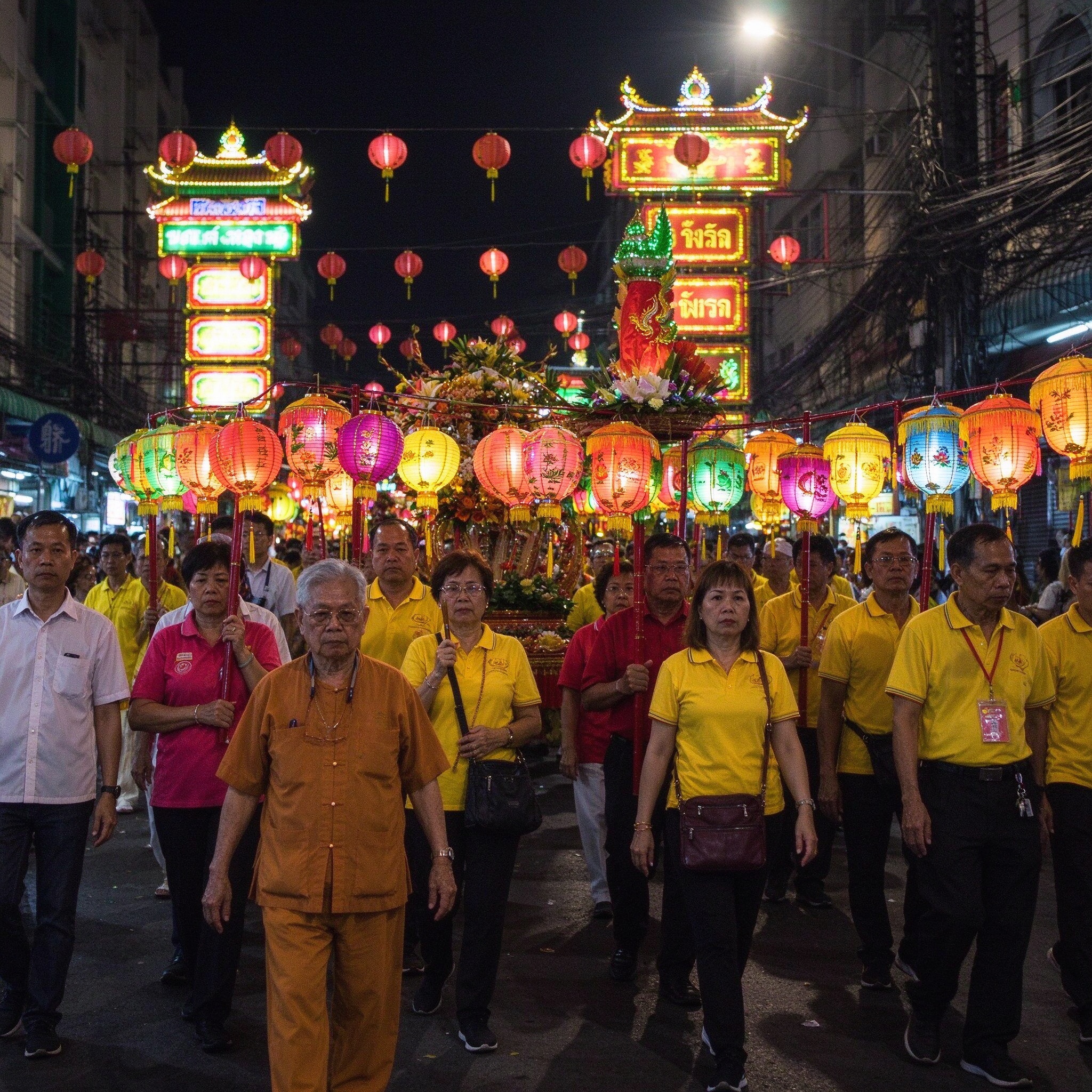 普吉岛九皇斋节首次夜间游行 四十座神殿灯笼巡游