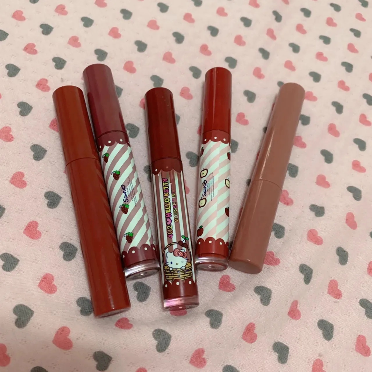 甜心必收!4U2爱心唇釉把泰式糖心妆感涂上双唇 4U2爱心唇釉真人上唇妆效产品图