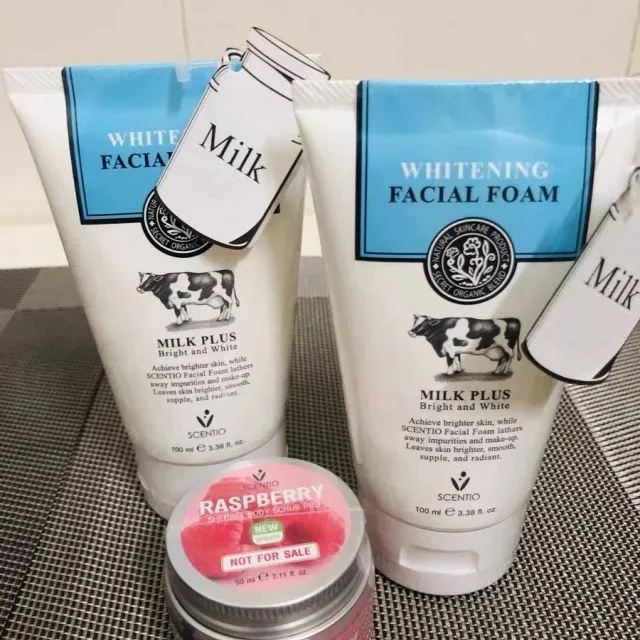 BeautyBuffet牛奶洗面奶膏体细节与起泡对比（产品图）