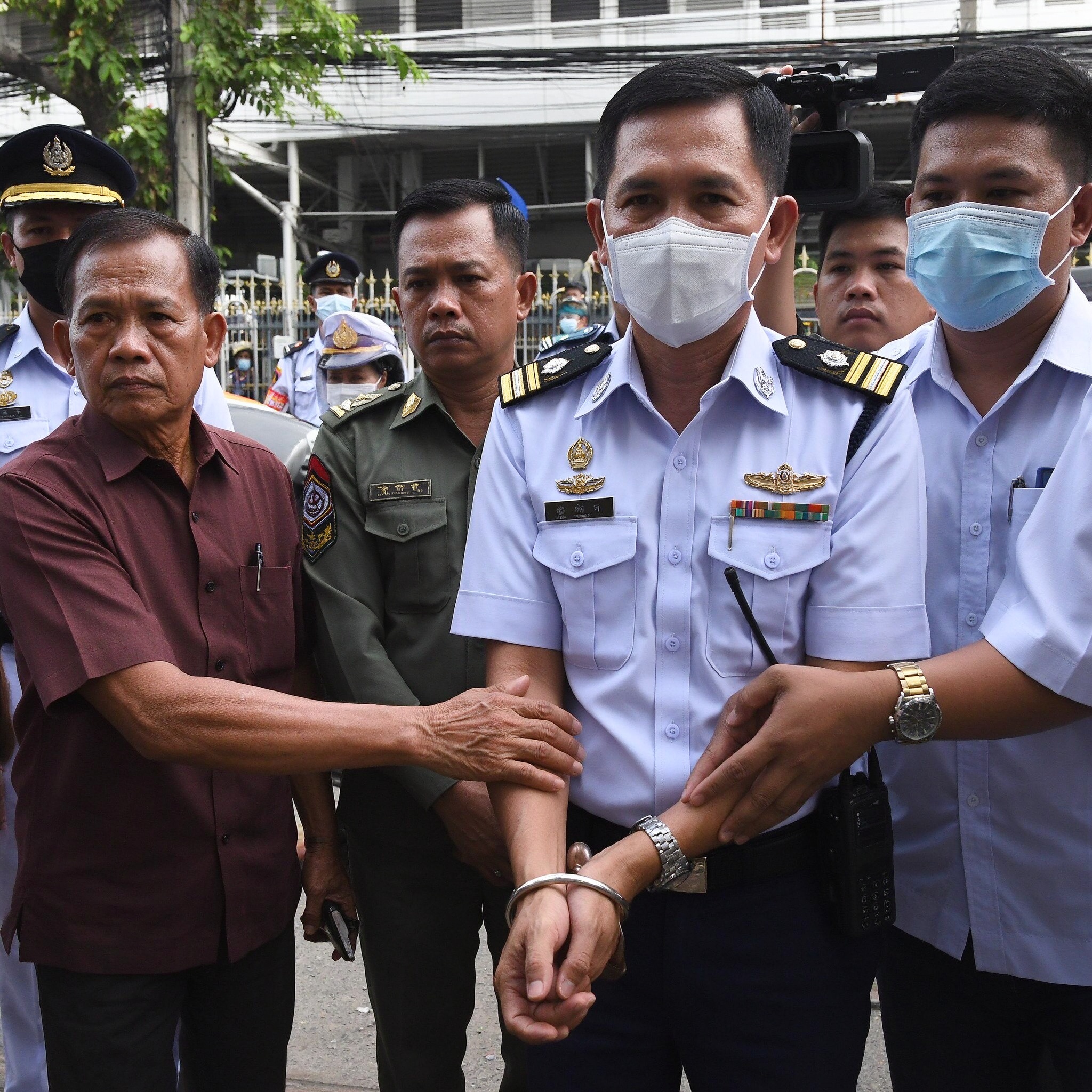 泰国法院发出逮捕令冻结140亿泰铢股份