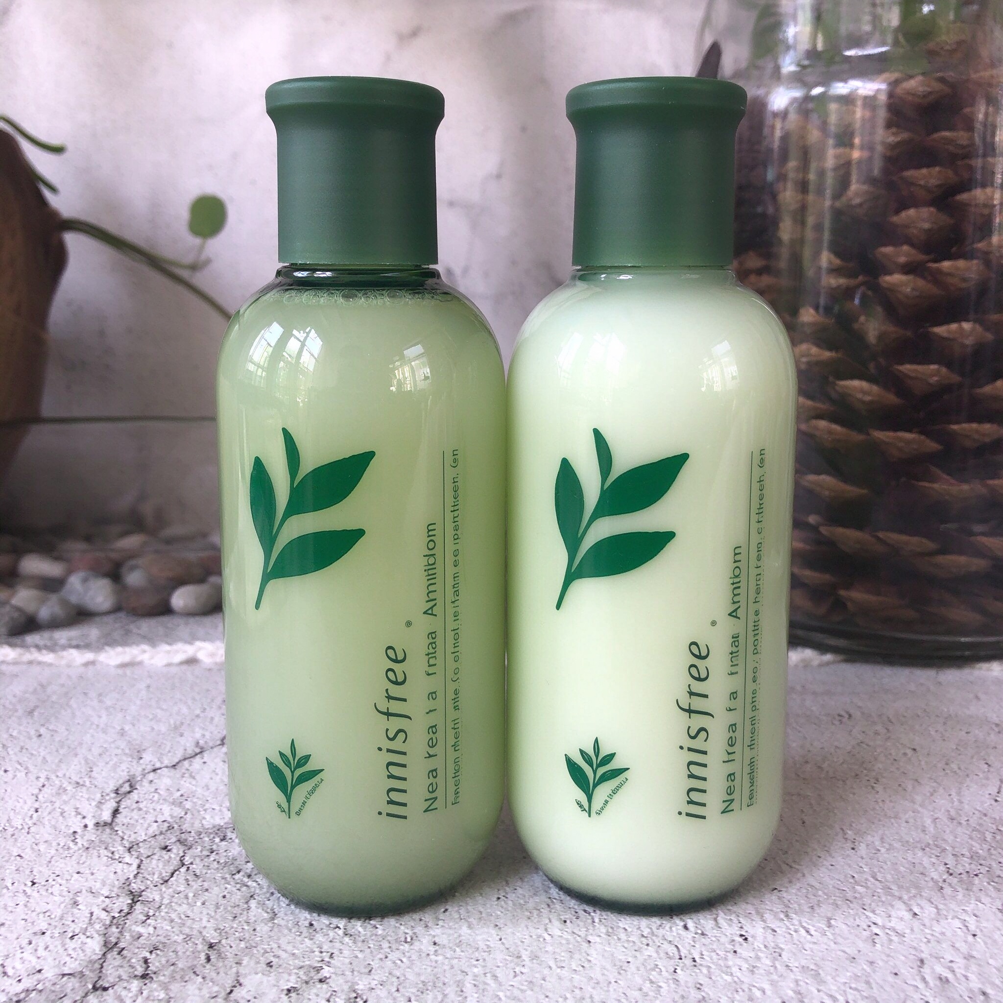 悦诗风吟绿茶水乳:清爽补水 平衡水油 绿茶水乳