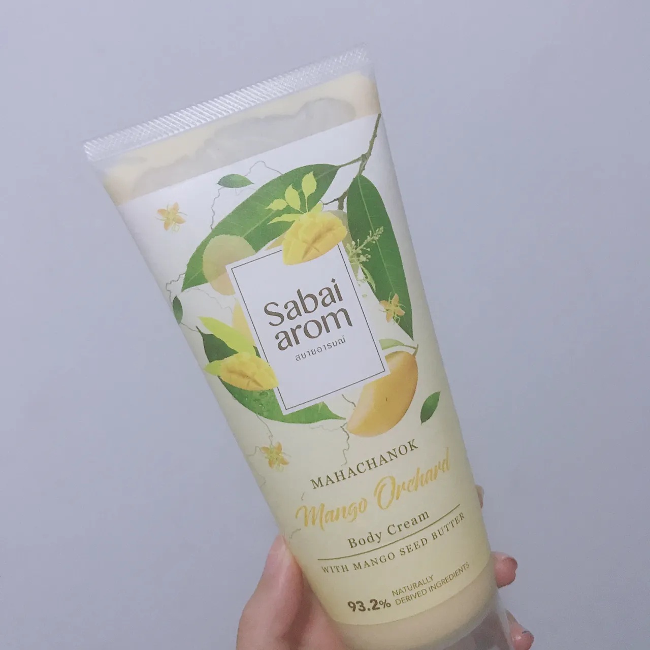 泰国花园里的水润秘密:Sabai Arom天然身体乳轻盈保湿全攻略 乳液质地水润,推开即化,清爽不黏腻 产品图