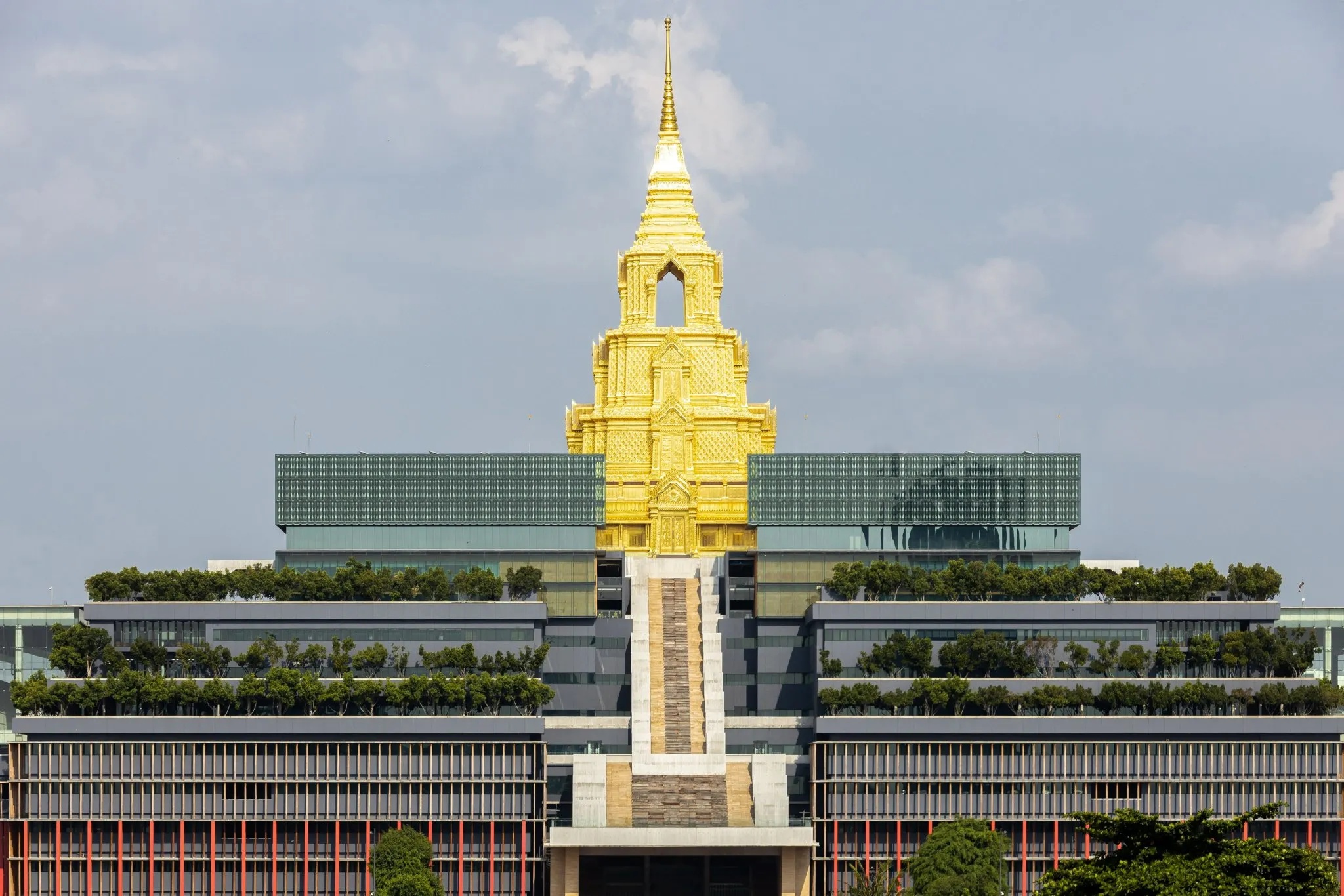 145名议员联署发起不信任案 泰国国会辩论背后的政治角力与治理考验